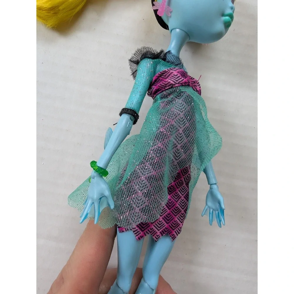 Monster High 13 Wishes Freshwater Lagoona Blue Doll Original Outfit Mattel
